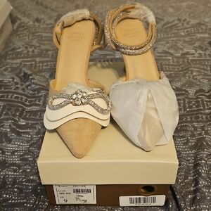 NIB VICI Women's Tan Heels with Embellished Bow